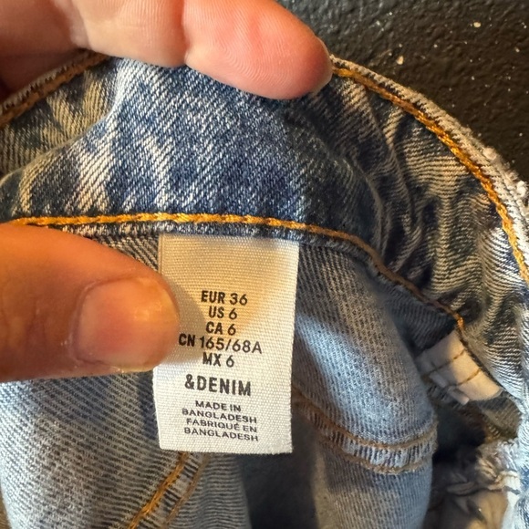 &Denim Light Wash Denim Distressed Mildi Skirt Size 6 - Picture 6 of 6